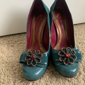 J Vincent Teal Heels size 8.5